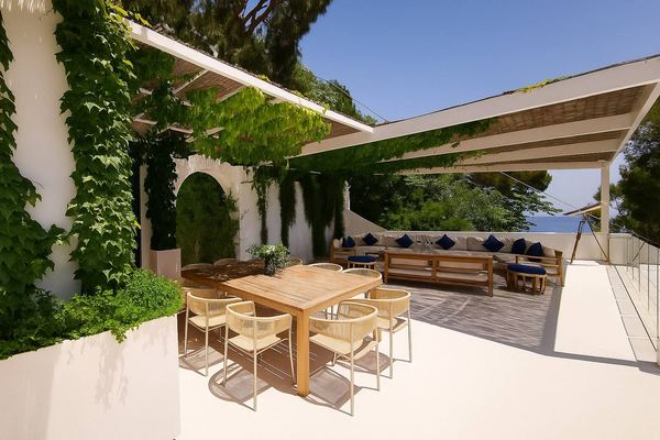 Vista sui Faraglioni, giardino privato a Capri (2022) — fotografia 1 di 6